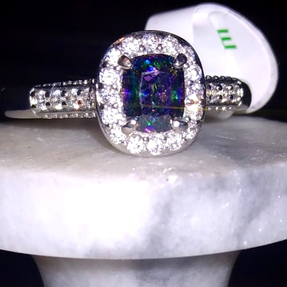 ring bomb party Jewelry - Rainbow topaz triple rhodium band sz. 8